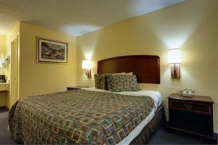 Room 4 of 12