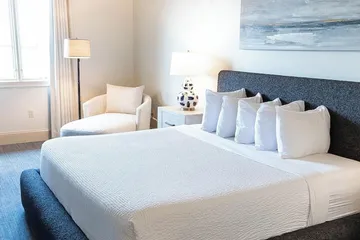 Carriage House Hotel