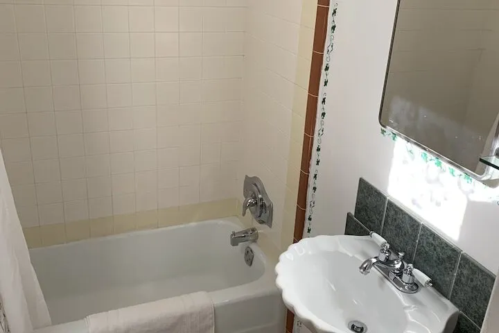 Room 3 of 53