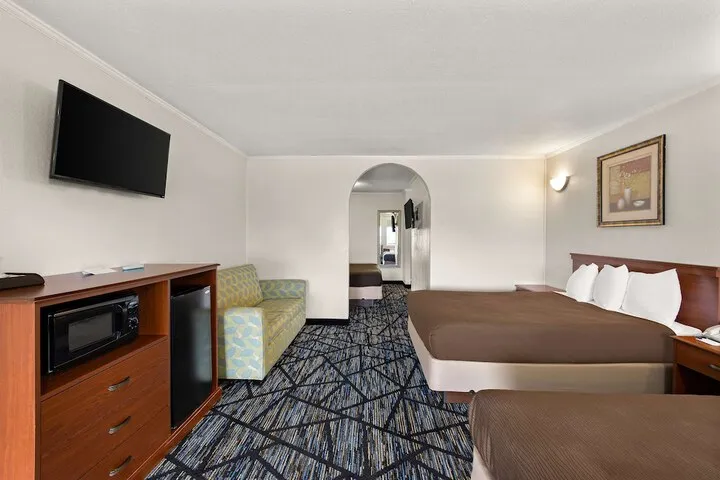 Room 4 of 27