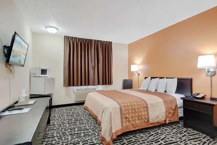 Room 3 of 23