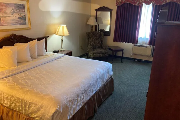 Room 5 of 9