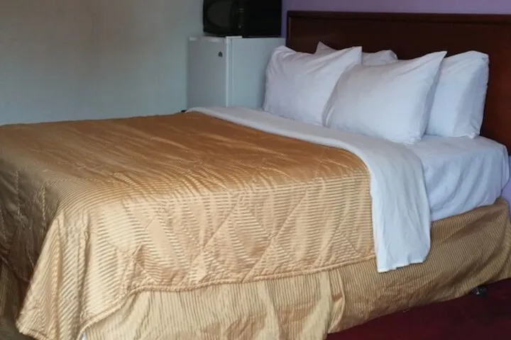 Room 4 of 25