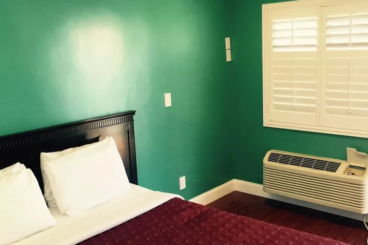 Room 5 of 25