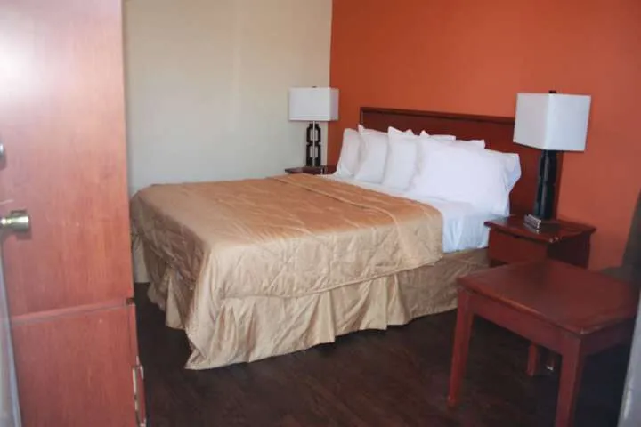 Room 3 of 25