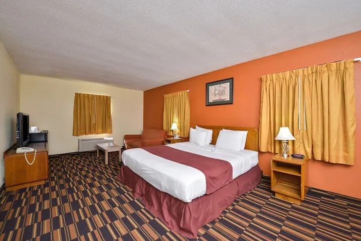 Room 4 of 34