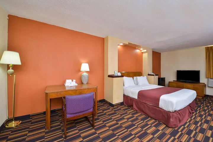 Room 3 of 34