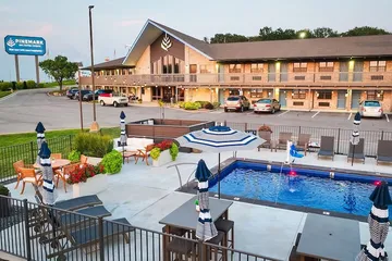 Pinemark Inn & Suites
