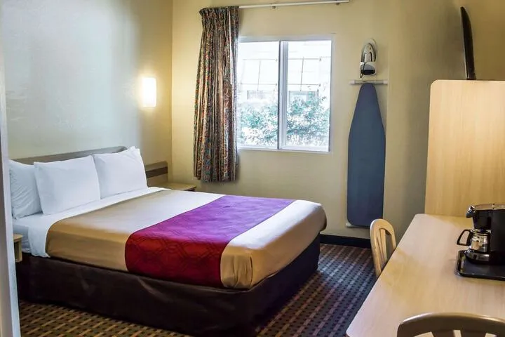Room 4 of 26