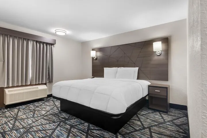 Room 4 of 28