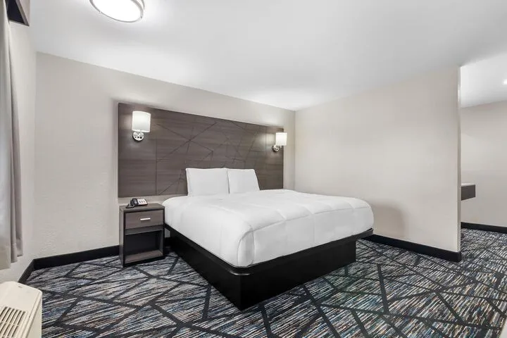 Room 3 of 28