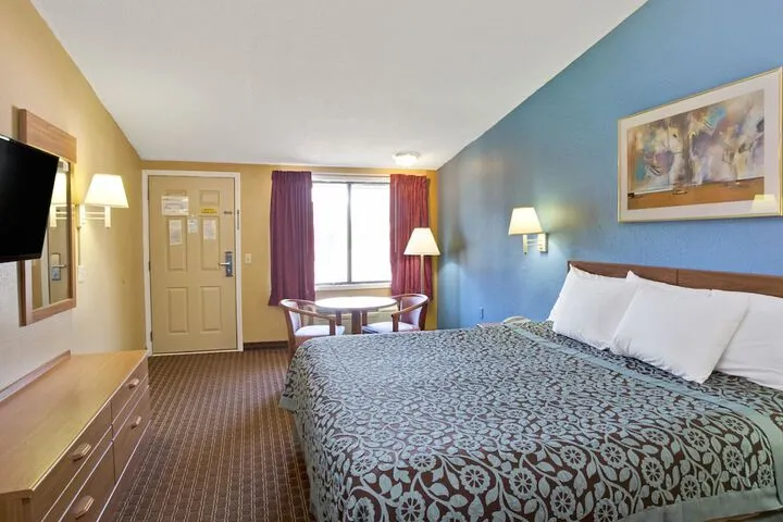 Room 4 of 16