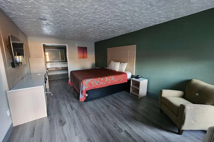 Room 5 of 17