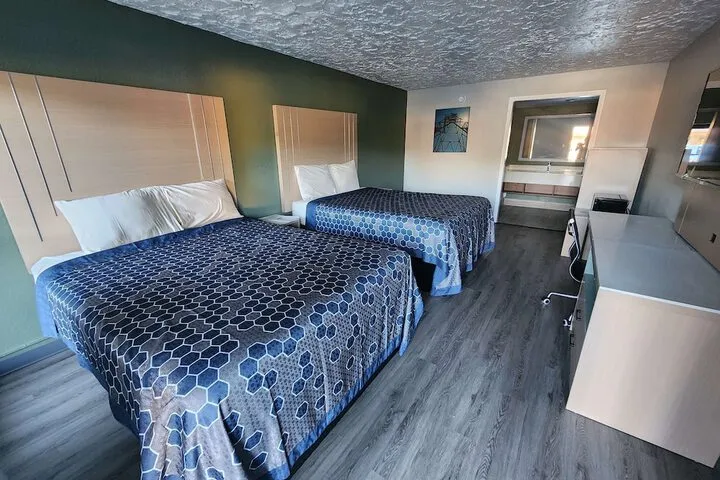 Room 4 of 17