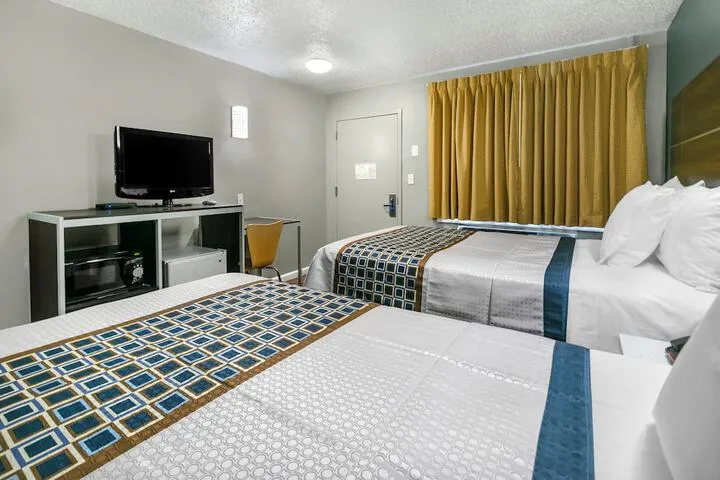 Room 5 of 9