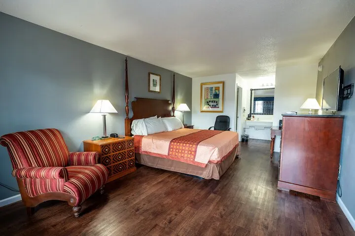 Room 5 of 40