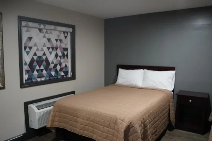 Room 4 of 15