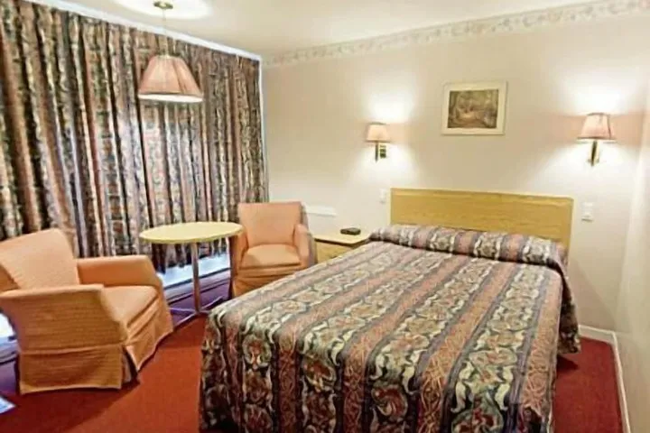 Room 4 of 14