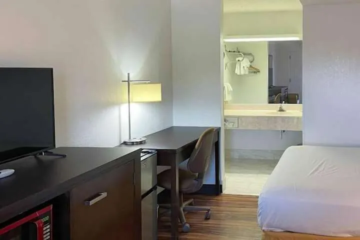 Room 5 of 24