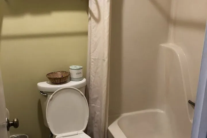 Room 5 of 17
