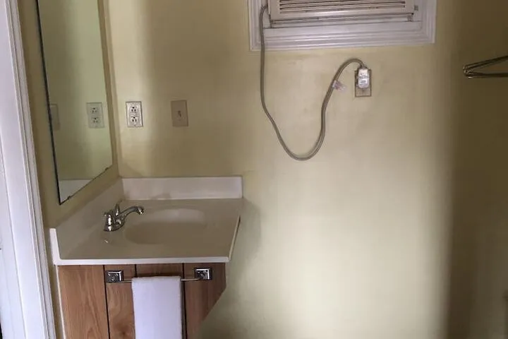 Room 4 of 17