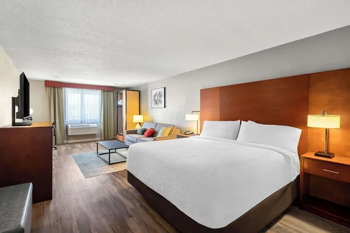Room 4 of 44