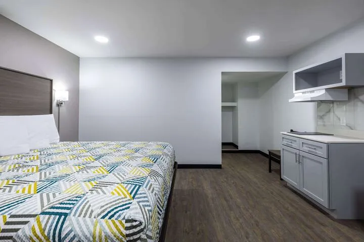 Room 4 of 27