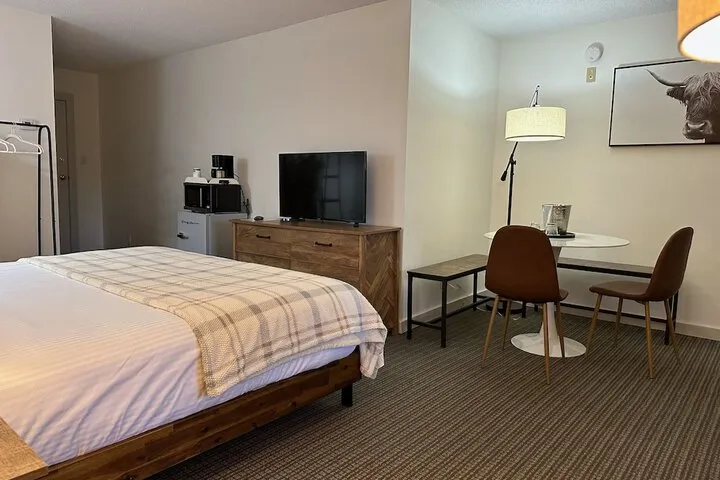 Room 2 of 81