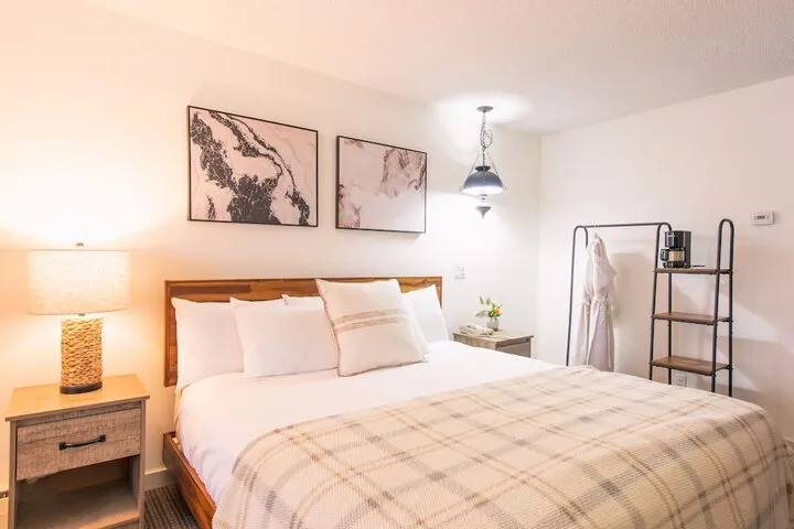 Room 4 of 81