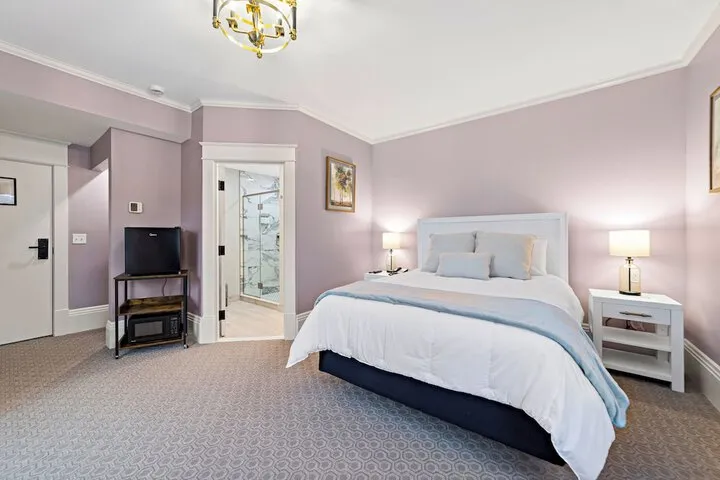 Room 4 of 115