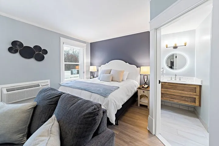 Room 3 of 115
