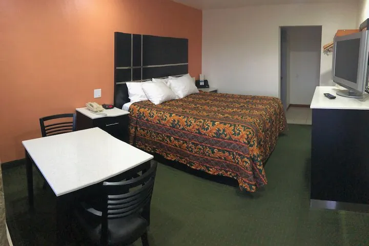 Room 4 of 18