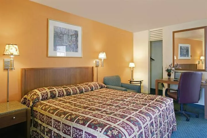 Room 4 of 20