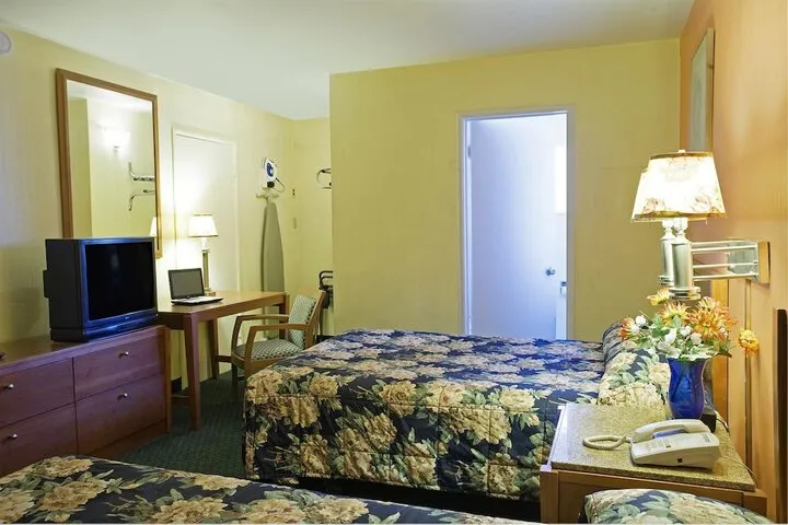 Room 3 of 20