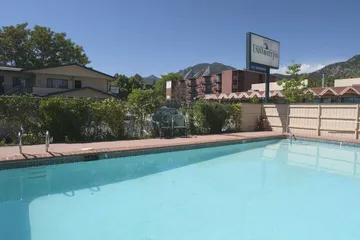 Boulder University Inn