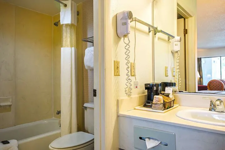 Room 4 of 23