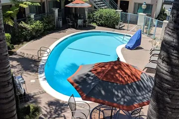 Tarzana Inn