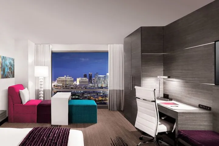 Room 4 of 115