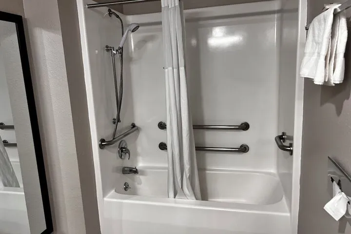 Room 5 of 12
