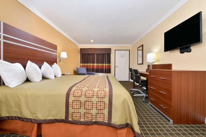 Room 5 of 30