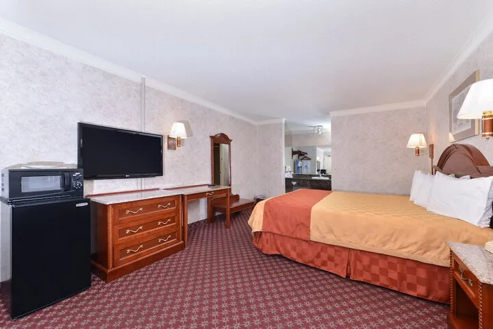 Room 5 of 18