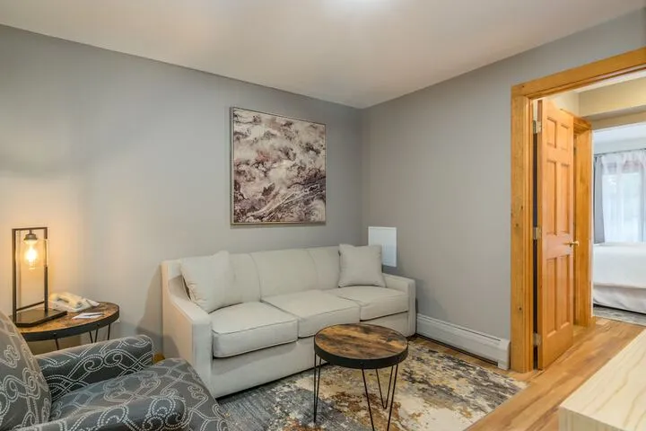 Room 3 of 65