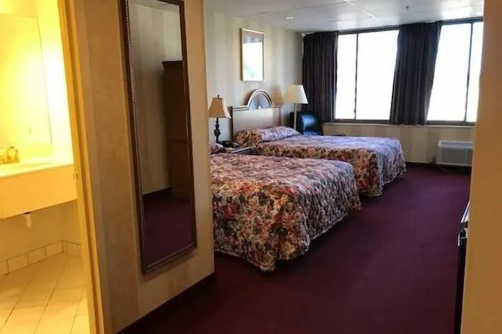 Room 5 of 32