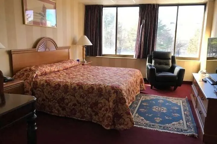 Room 4 of 32