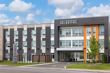 Hotel Railwayparc Montreal Tapestry Collection by Hilton