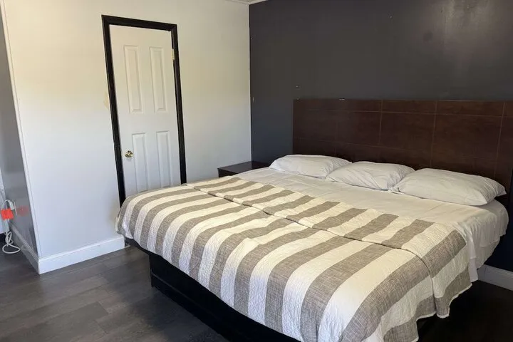 Room 4 of 12