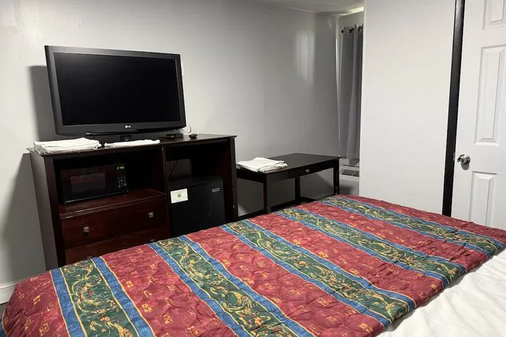 Room 5 of 12