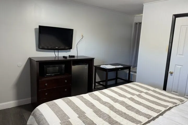 Room 3 of 12