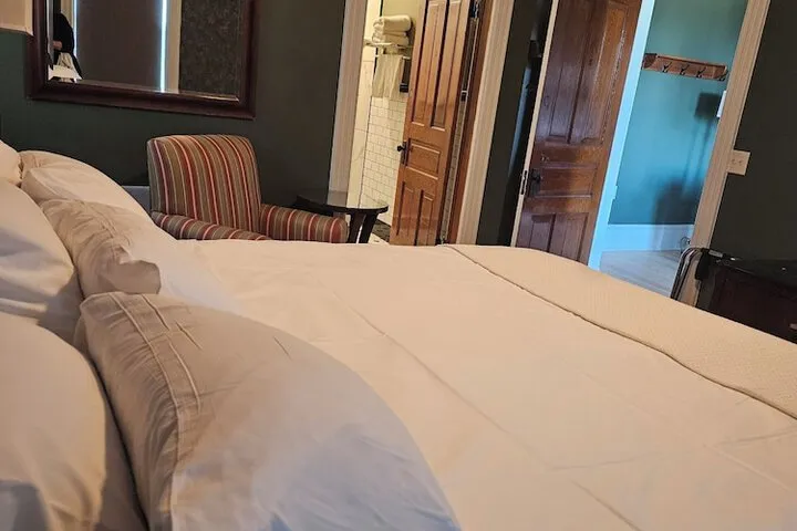 Room 5 of 66