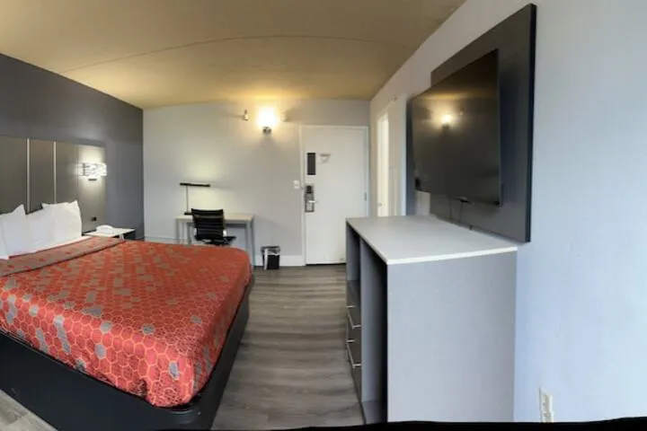 Room 5 of 19